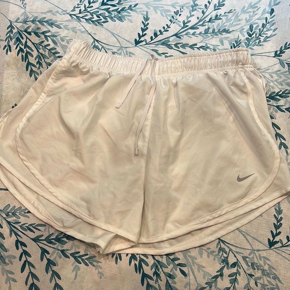 Nike dri-fit short. Size large. No flaws.